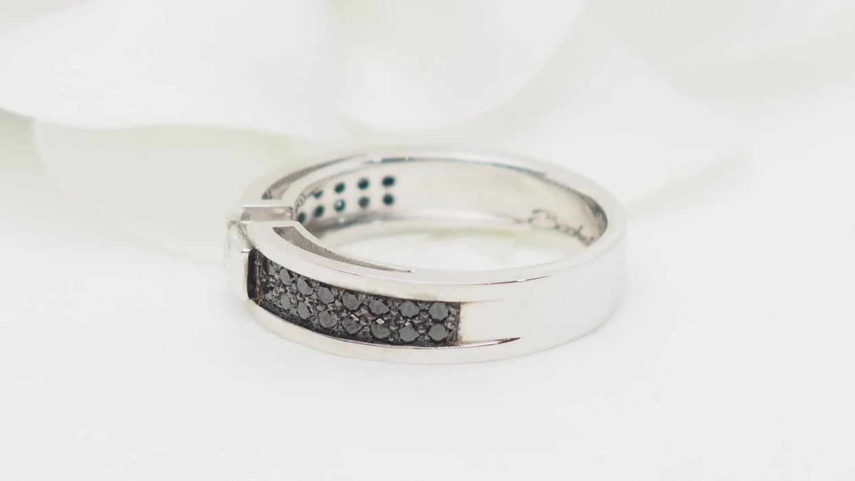 Bague 53 Bague soliatire en or blanc et diamants noirs 58 Facettes 25545