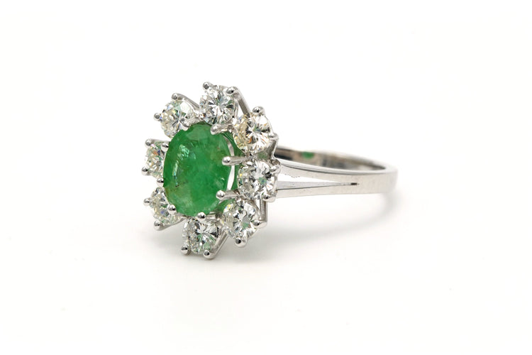 Současný prsten z bílého zlata, smaragd a diamanty (+/- 1,40 ct) 