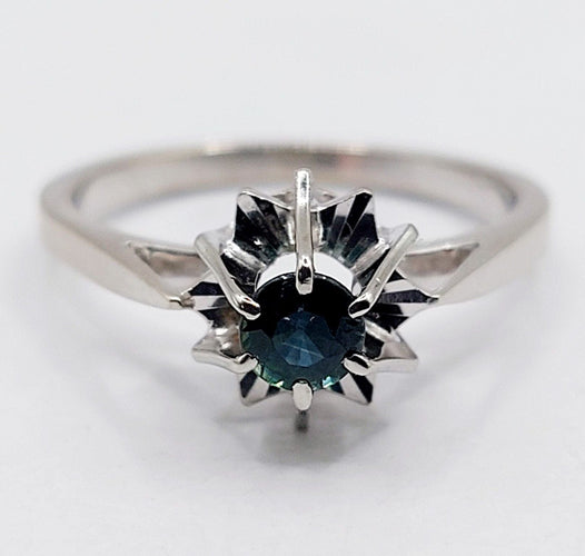 Bague 52 Bague solitaire art déco or blanc, saphir naturel, chaton pyramidal 58 Facettes A05525