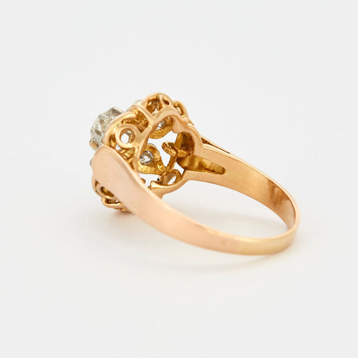 Floral motif ring set with diamonds