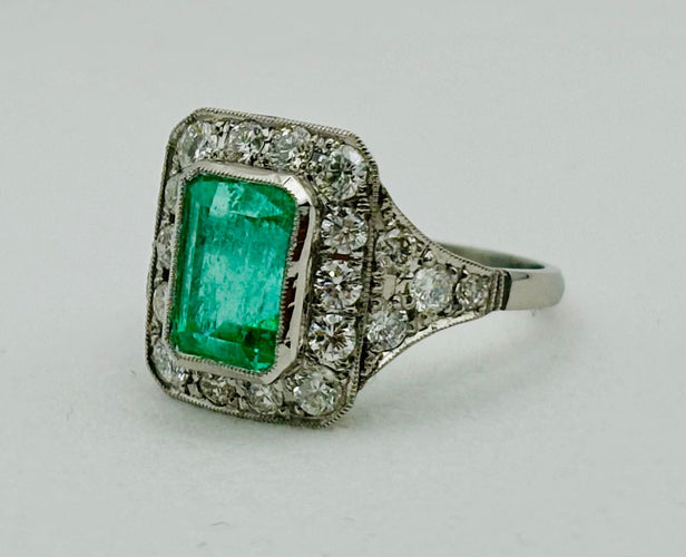 Bague 57 Bague Art Déco en platine avec émeraudes et diamants 58 Facettes 50309