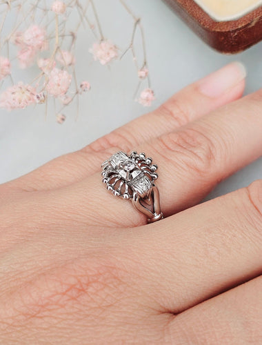 Bague 53 Bague or blanc diamants 58 Facettes 227