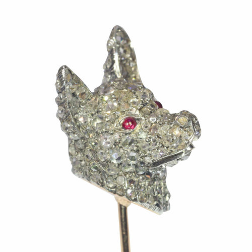 Montre Le meilleur ami du gentleman : épingle à cravate antique en forme de tête de chien sertie de diamants et de rubis 58 Facettes 22112-0167