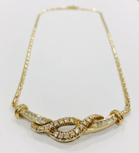 Collier Ravissant collier or jaune et diamants entrelacés. 58 Facettes