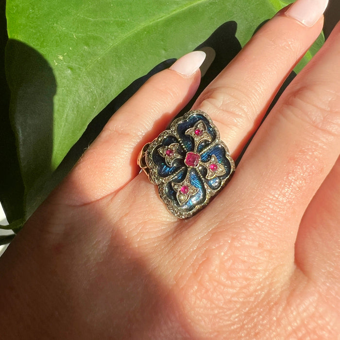 19th century coat of arms ring in gold, enamel, diamonds and rubies