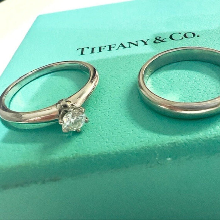 Bague 52.5 TIFFANY and Co - Bague Solitaire Platine Sertie de Diamants et Alliance Platine 58 Facettes Q55B