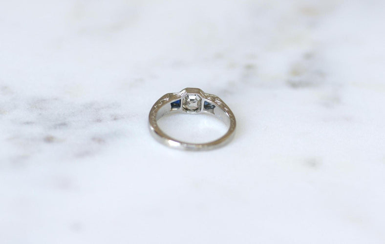 Bague 51.5 Bague Art Déco platine, diamant carré et saphirs 58 Facettes