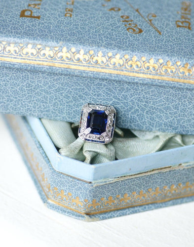 Bague 57 Bague de fiançailles Art déco saphirs synthétiques et diamants en or blanc 18k et platine 58 Facettes