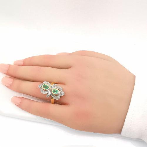 Bague 58 Bague or jaune, émeraudes et diamants 58 Facettes