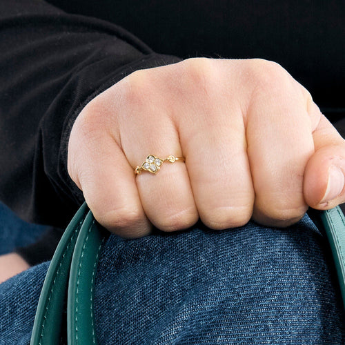 Bague 48 Bague Cartier "Inde Mystérieuse" en or jaune et diamants 58 Facettes