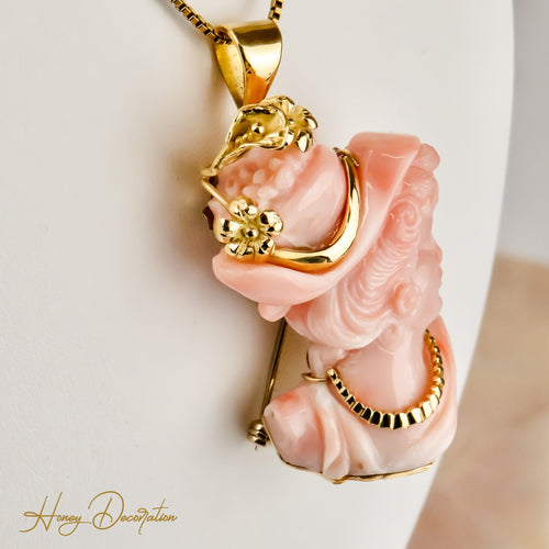 Collier Portrait artistique d'une dame en or, encadré de corail 58 Facettes 2514