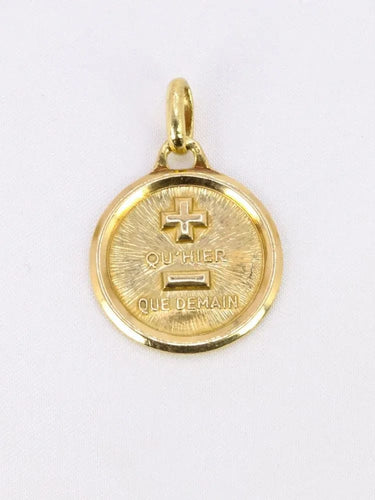 Pendentif Médaille amour Augis ronde Plus qu'hier moins que demain or jaune 58 Facettes J625