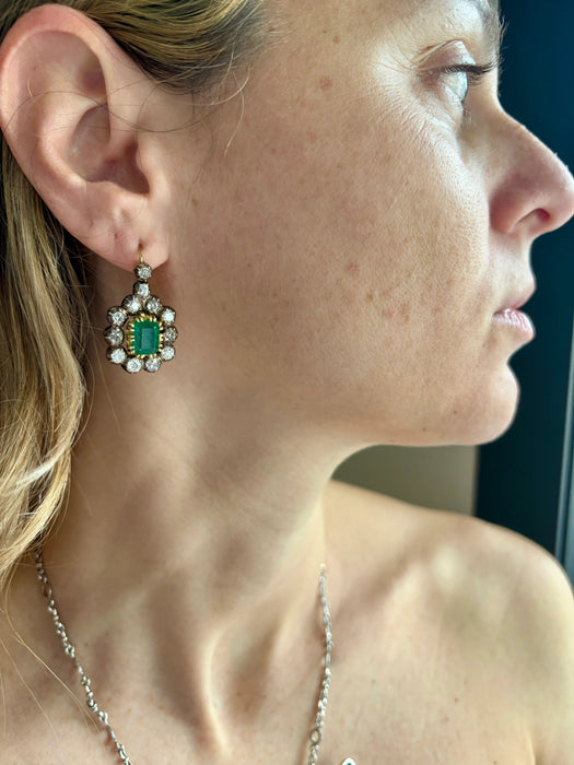Boucles d'oreilles Boucles d'oreilles pendantes en or et diamants émeraude de Colombie Art Déco 58 Facettes