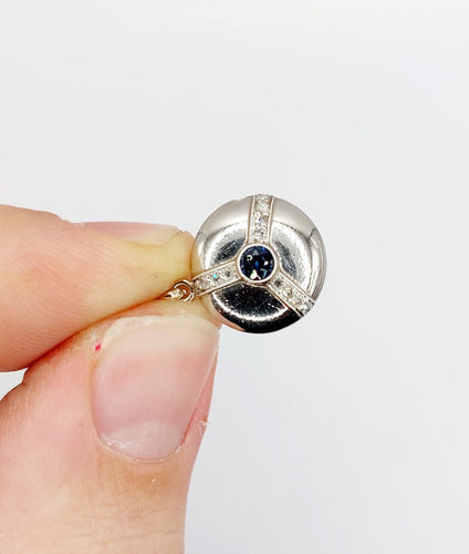 Colgante diana Art Deco en oro blanco de 18k, zafiro sintético y diamantes talla rosa 