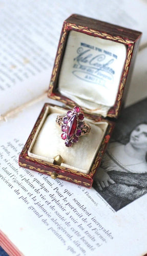 Bague 53 Bague Marquise Ancienne Or Rose et Grenats de Perpignan 58 Facettes
