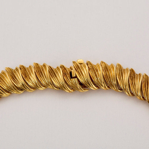 Collier Collier rigide à décor de feuillage en or jaune 58 Facettes CHA0615