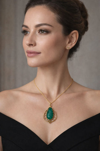 Pendentif Pendentif en or jaune avec émeraude 58 Facettes 50015