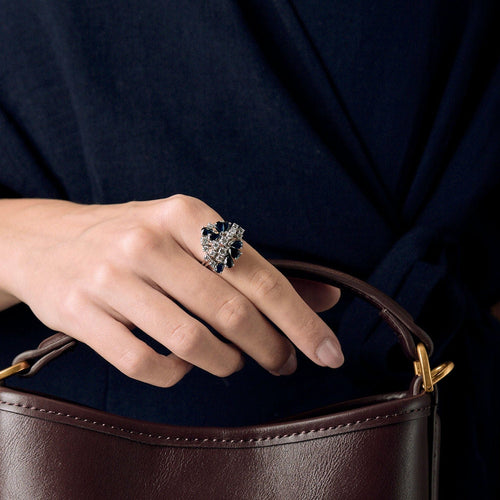 Beyaz altın yüzük, safir ve pırlantalar 