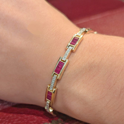 Bracelet Bracelet en or jaune, rubis et diamants 58 Facettes 33380