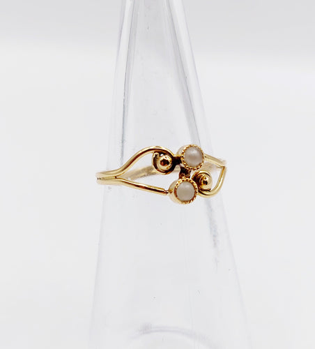 Bague 46.5 Bague toi et moi antique or perles et monture à enroulement 58 Facettes A06296