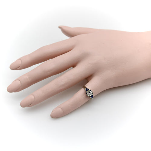 Bague 47 Bague Art Déco en or blanc 14 carats avec diamants et saphirs 58 Facettes A20048