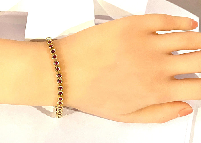 Bracelet Bracelet ligne en or jaune et rubis 58 Facettes AB609
