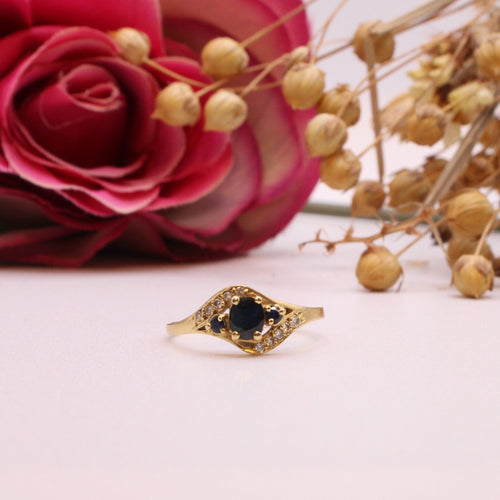 Bague Bague trilogie de saphirs et entourage de diamants effet vague 58 Facettes