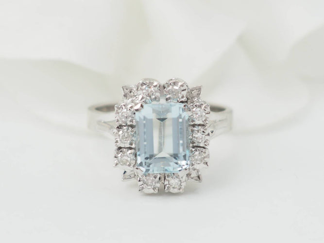 Bague 50 Bague en or blanc, aigue marine et diamants 58 Facettes 33149