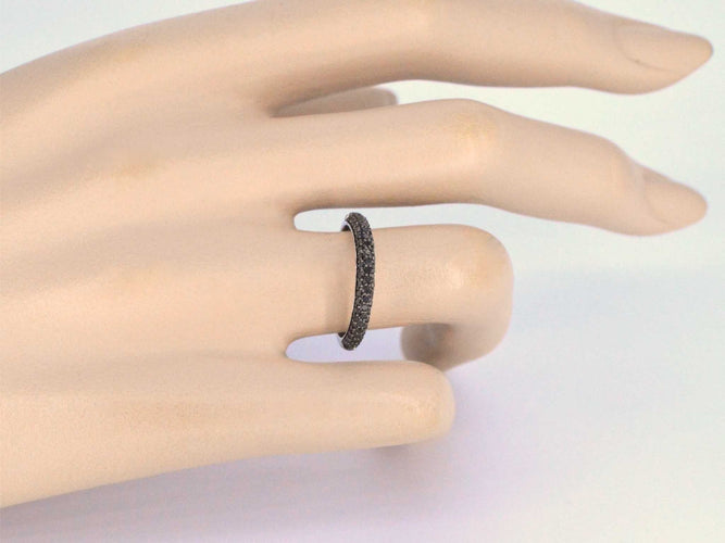 Bague 54 Bague en or blanc avec diamants noirs taille brillant 58 Facettes 2225