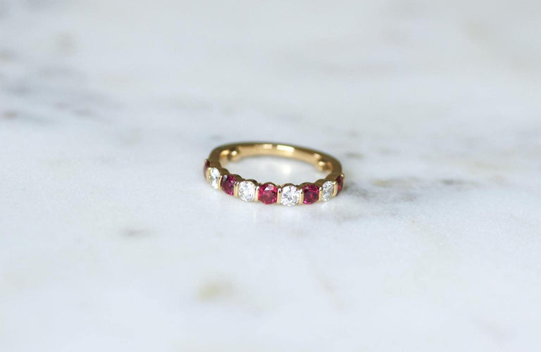 Bague 50 Bague Demi Alliance Rubis et Diamants sur Or jaune 58 Facettes