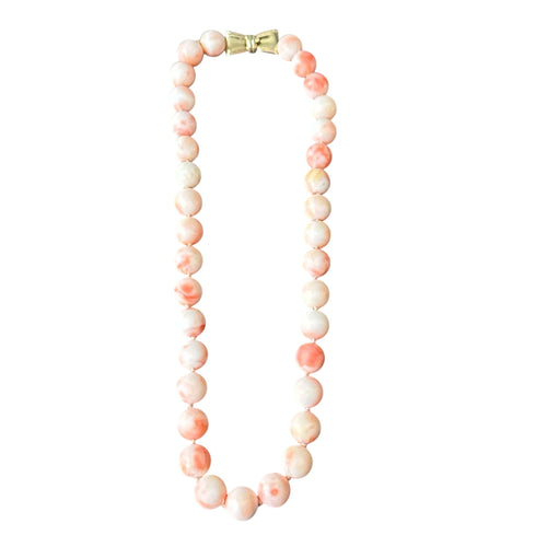 Collier Collier en perles de corail peau d'ange et fermoir or jaune 18 carats 58 Facettes 356