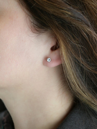 Boucles d'oreilles Puces d'oreilles or blanc diamants ronds 0.7 carat 58 Facettes 1099.32