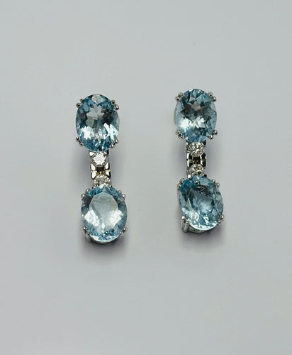 Boucles d'oreilles Boucles d'oreilles contemporaines en or blanc serties d'aigues-marines de 6,05 ct et de diamants de 0,20 ct 58 Facettes Q251B