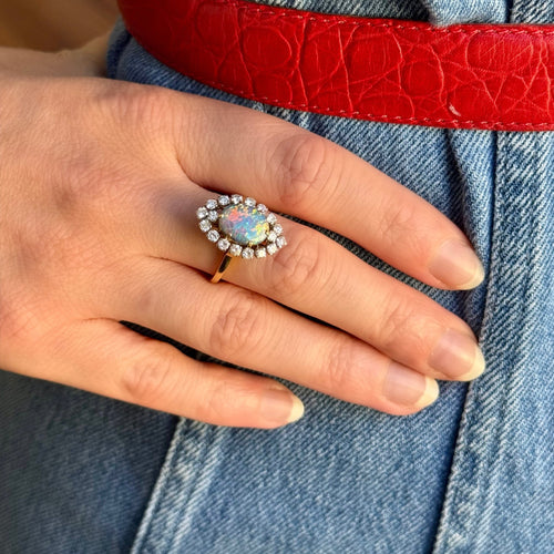 Prsten s opálovým markýzovým kamenem 