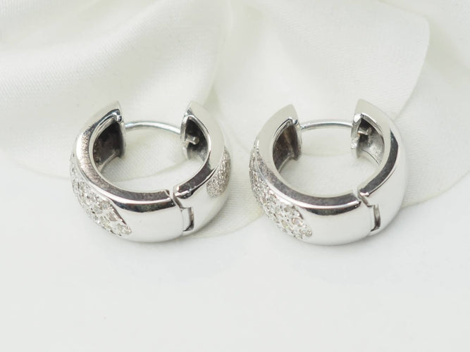 Boucles d'oreilles Boucles d'oreille créoles en or blanc et diamants 58 Facettes 33434