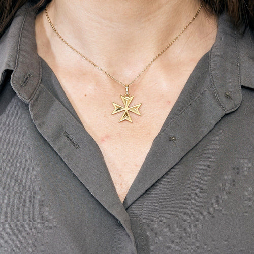 Pendentif Pendentif or jaune, croix de malte 58 Facettes CHOL08683