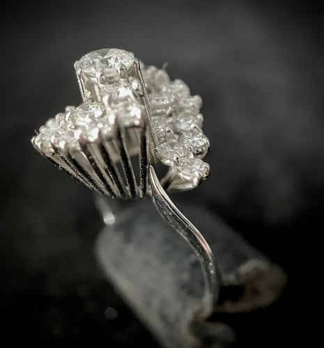 Bague 57.5 Bague tourbillon or blanc diamants 58 Facettes