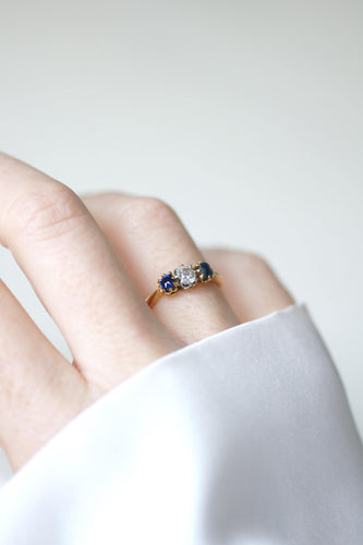 Bague 51 Bague Jarretière Ancienne Or Jaune, Saphirs et Diamants 58 Facettes