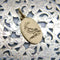 Pendentif Pendentif Oiseau de la Paix gravé à la main en or 14 carats 58 Facettes A2001C