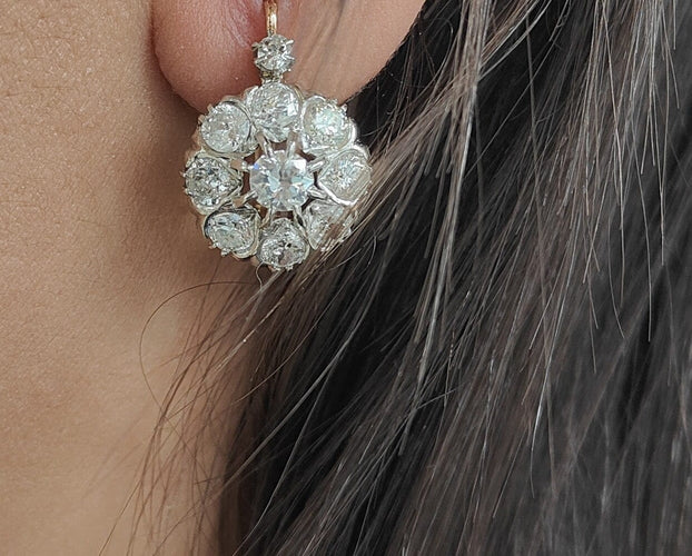 Boucles d'oreilles Boucles d'oreilles dormeuses en or jaune et diamants 58 Facettes 33424