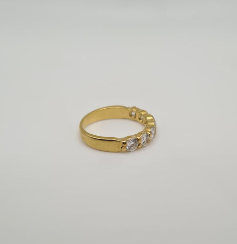 Bague 51 Demi-alliance or jaune sertie de diamants 58 Facettes