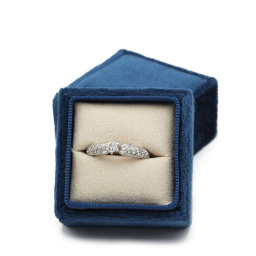 Bague 52 Bague - Or blanc et diamants 58 Facettes 1162