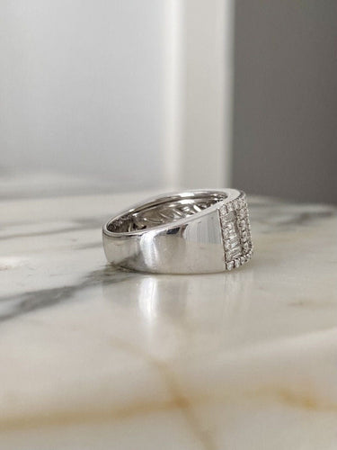 Bague 53 Bague en or blanc et diamants 58 Facettes