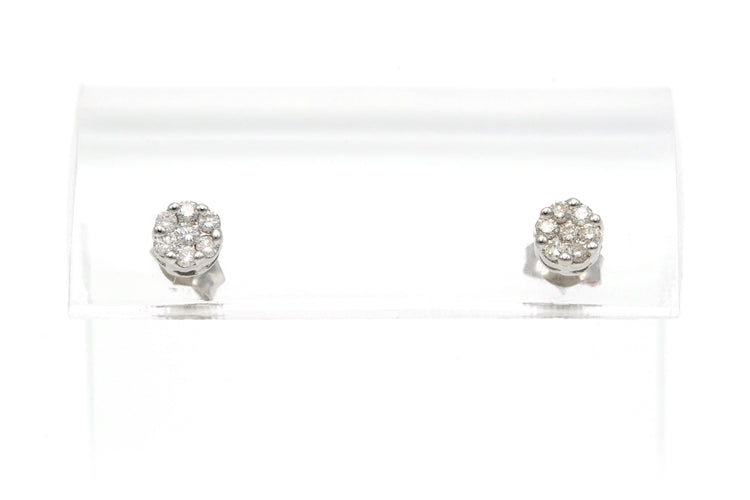 Boucles d'oreilles Boucles d'oreilles contemporaine en or blanc 18 carats serties de diamant 58 Facettes B670
