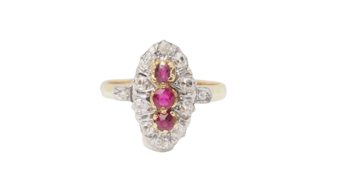 Bague 55 Bague ovale en or jaune, rubis et diamants 58 Facettes 32780