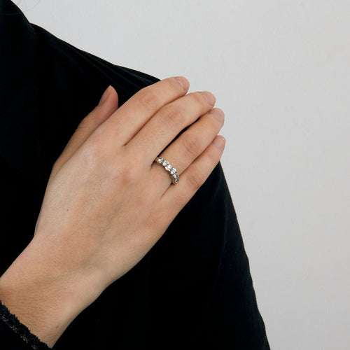 Demi-alliance en or rhodié et diamants 58 Facettes 240251