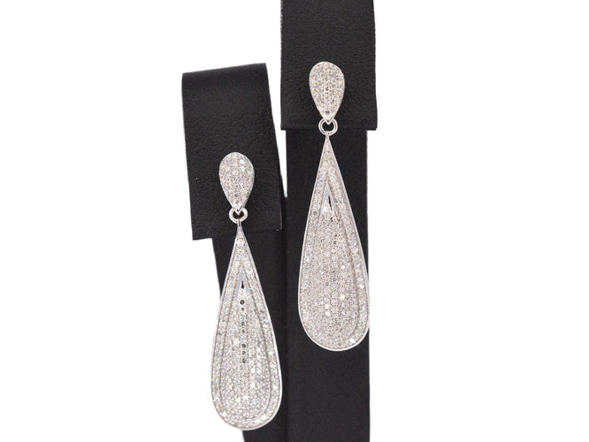 Boucles d'oreilles Boucle d'oreille en or blanc sertie de diamants 58 Facettes 2159