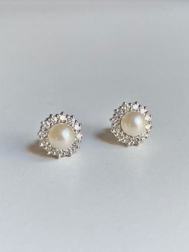 Boucles d'oreilles Boucles d'oreilles en or blanc 18k perles et diamants 58 Facettes