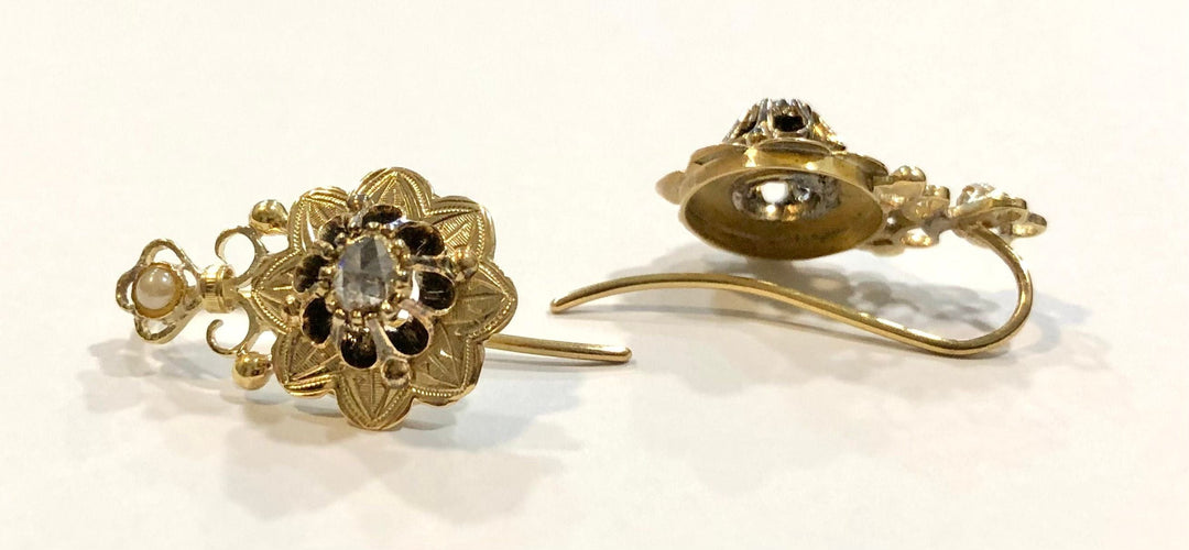 Boucles d'oreilles Boucles d'oreilles anciennes or jaune diamants et perles 58 Facettes