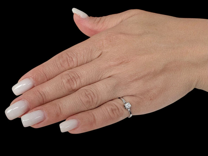 Dinh Van - Пръстен куб от бяло злато, естествен диамант 